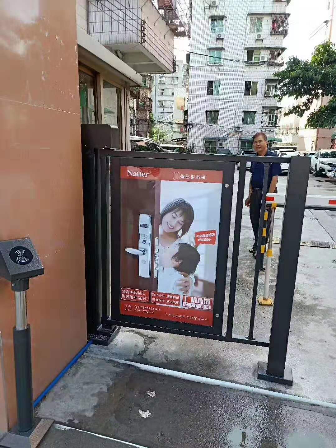 人行廣告門，智能廣告門，社區(qū)廣告門案例
